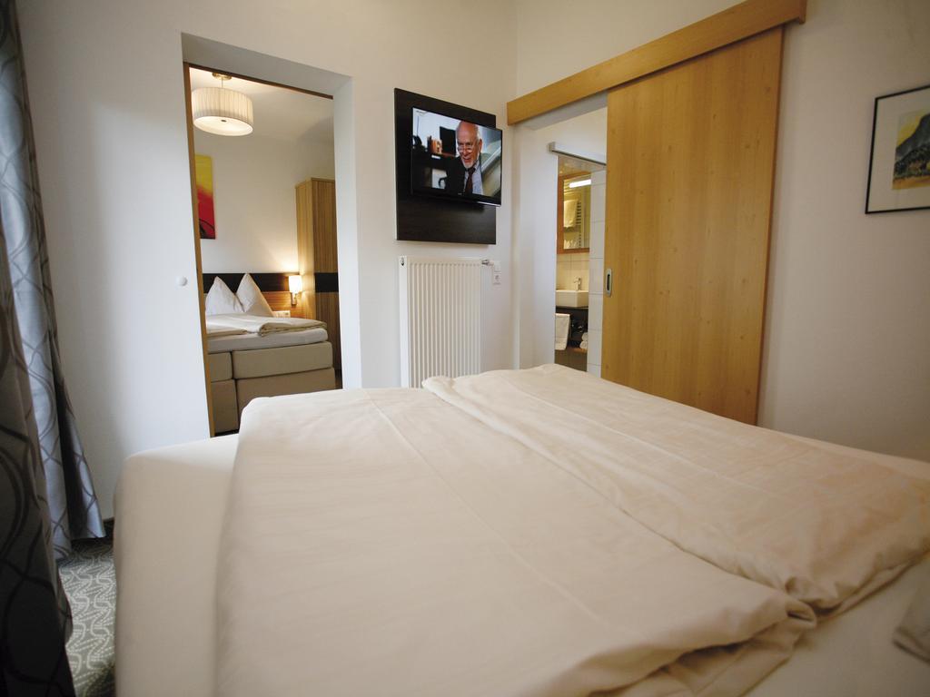 Hotel Diana Portschach am Worthersee Bagian luar foto
